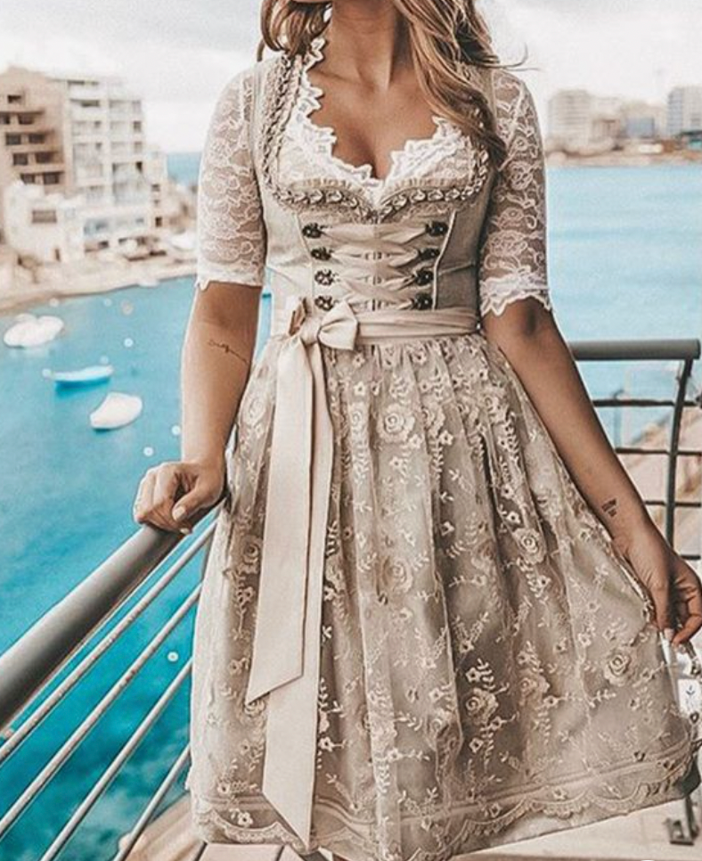 trachtenkleid mit Schürze und Bluse